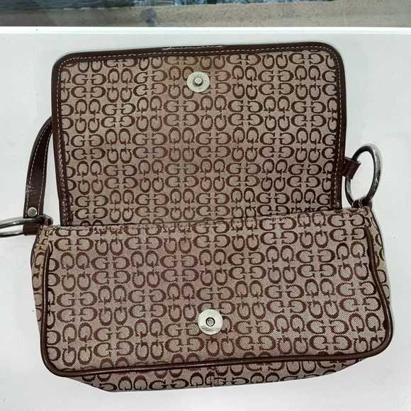 Y2K GUESS Monogram Baguette Shoulder Bag π€ - Picture 3 of 6